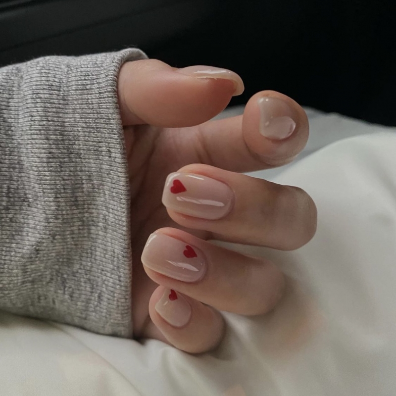 バレンタインネイルで指先からワクワク気分を♡